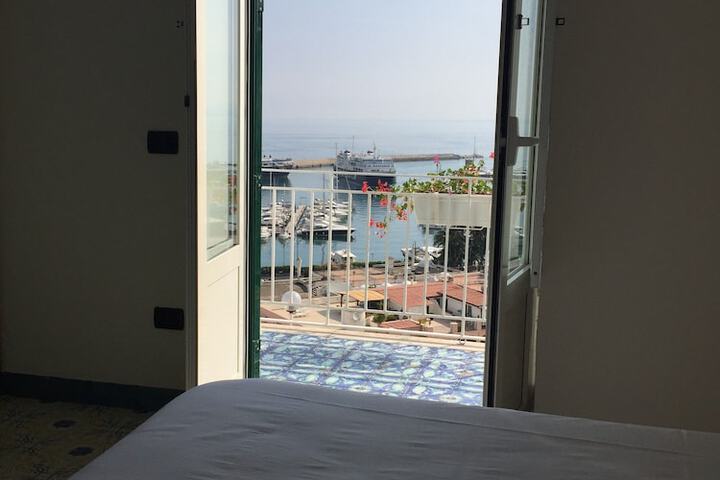 Room 6 of 52