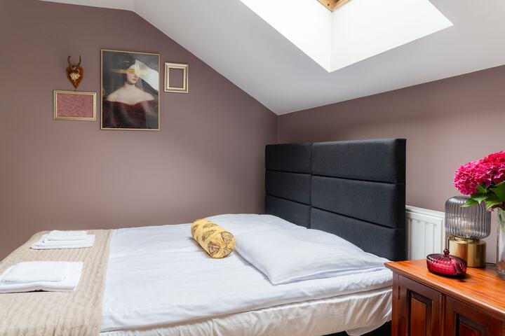 Room 2 of 18