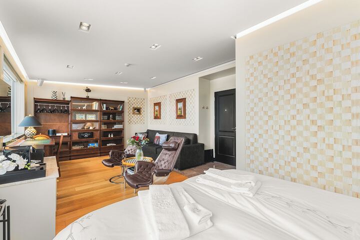 Room 16 of 113