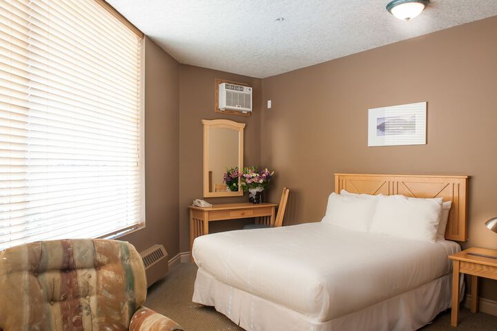 Room 4 of 33