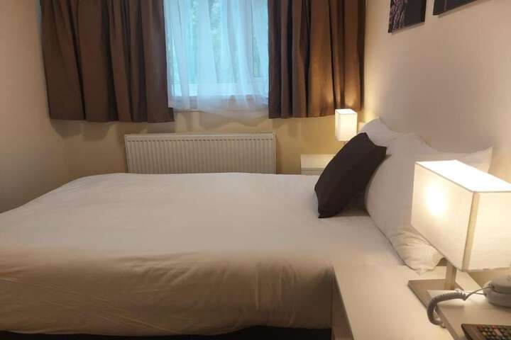 Room 6 of 52
