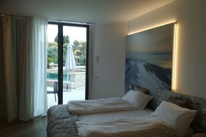Room 8 of 81