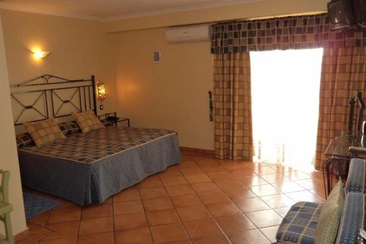 Room 6 of 19