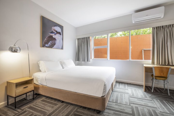Room 6 of 25