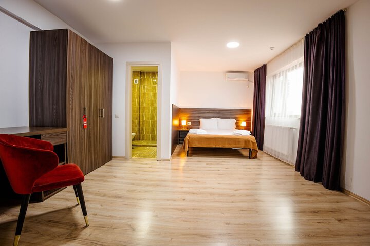 Room 11 of 43