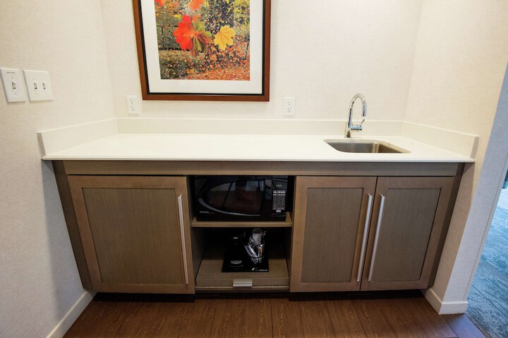 2 Queen with Microwave, Refrigerator (2 of 11)
