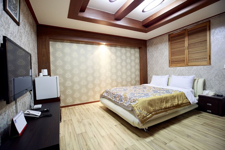 Room 11 of 47