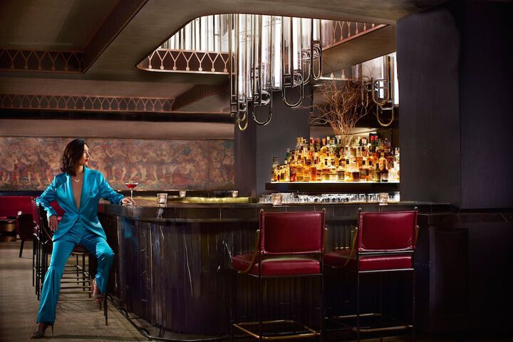Lounge 53 of 75