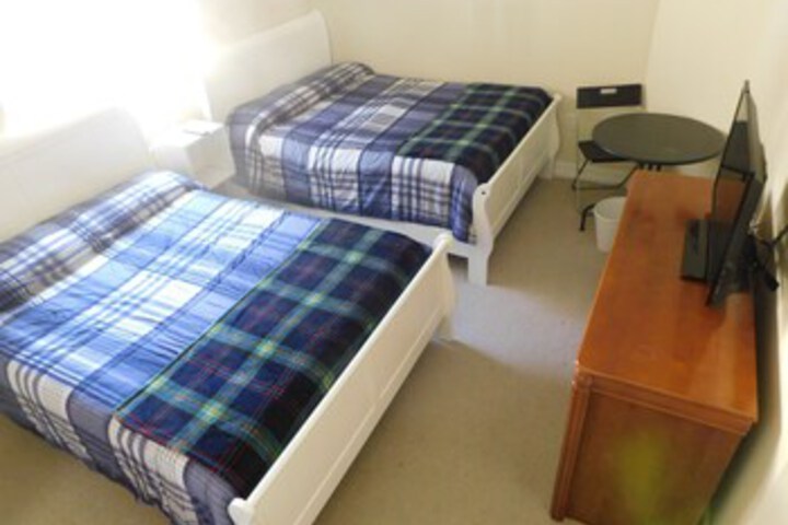 Room 17 of 28