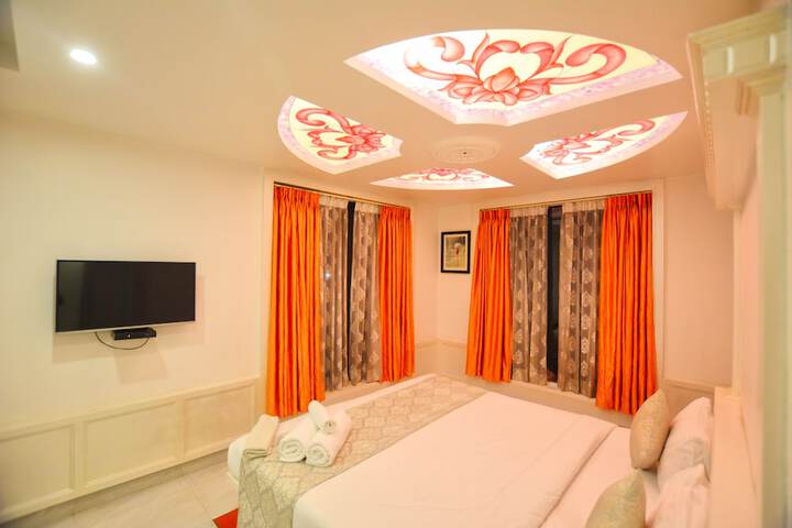 Room 5 of 28
