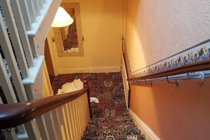 Room 10 of 13