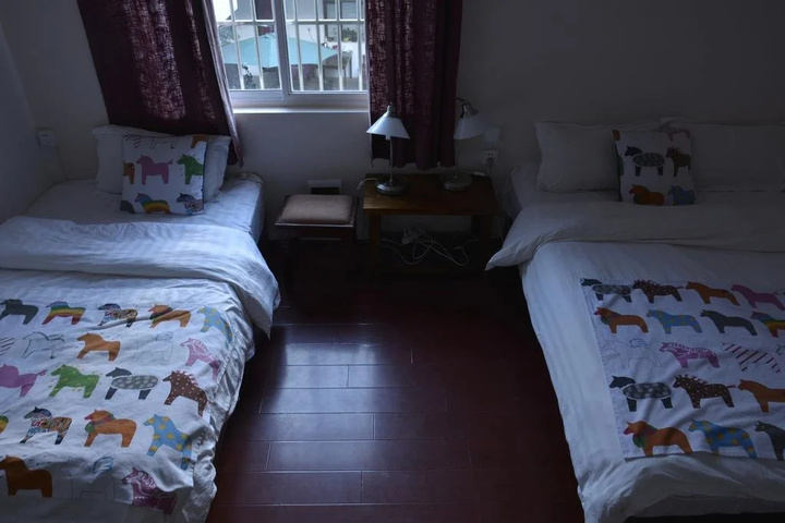 Room 4 of 10