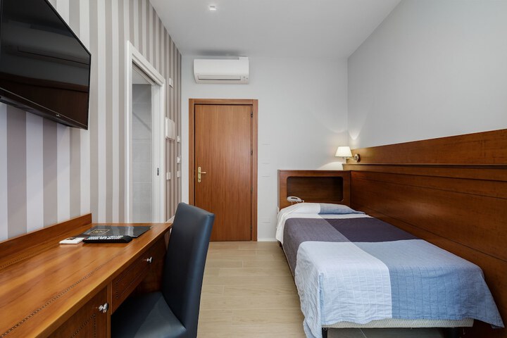 Room 7 of 51