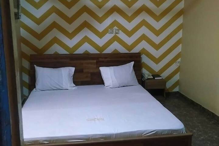 Room 10 of 12