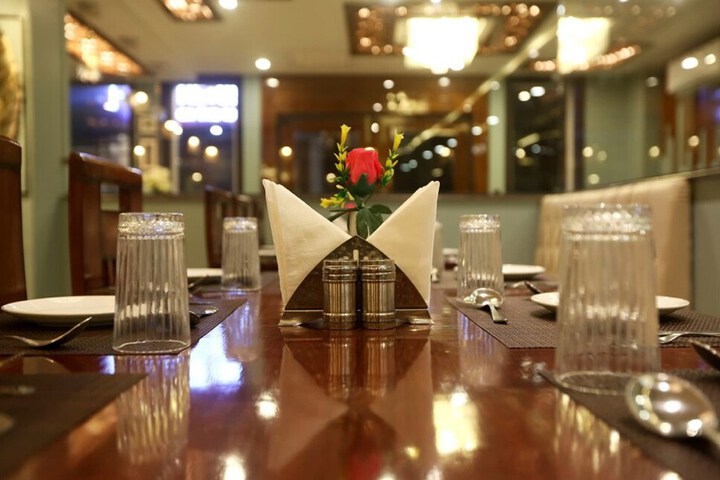Dining 39 of 55