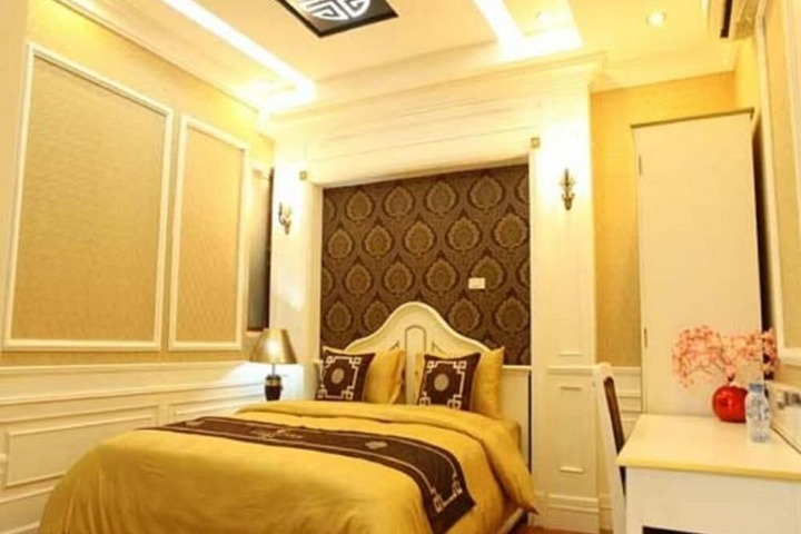 Room 17 of 34