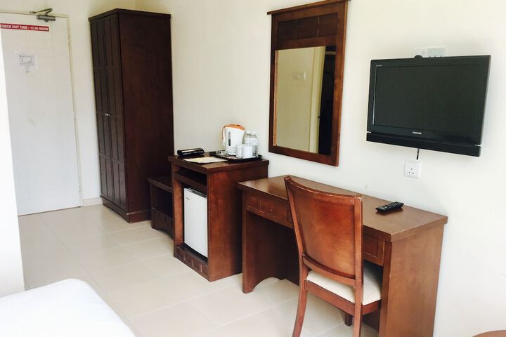 Room 13 of 38