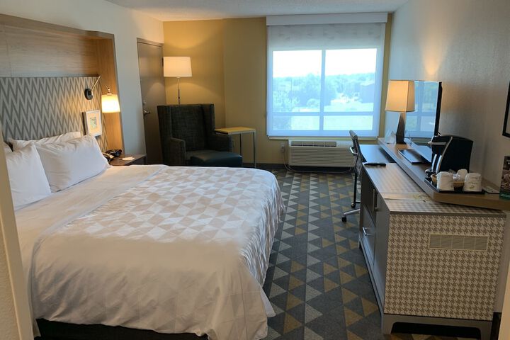 1 King Bed (9 of 16)