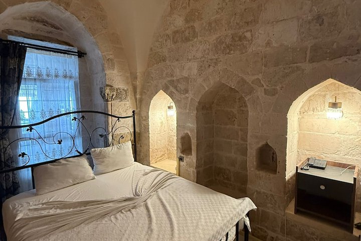 Room 18 of 28