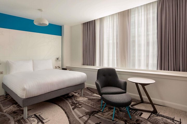 Room 4 of 107