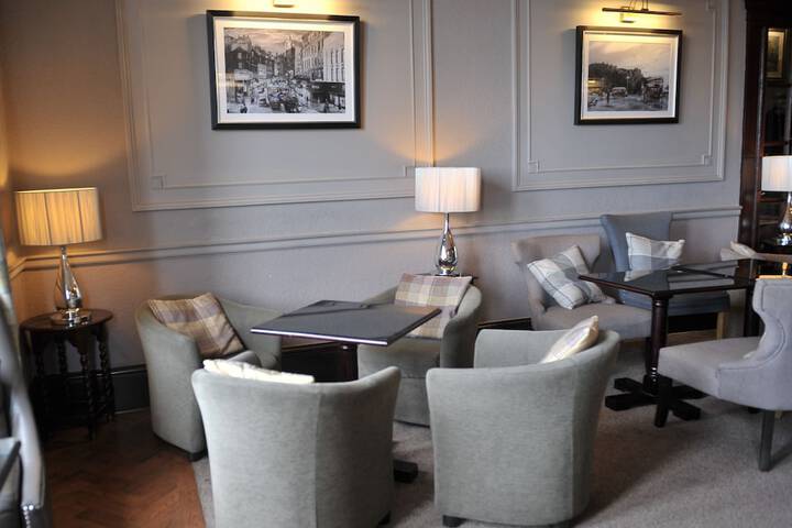 Lounge 50 of 74