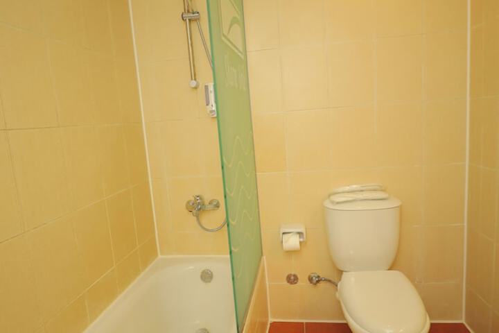 Room 7 of 16