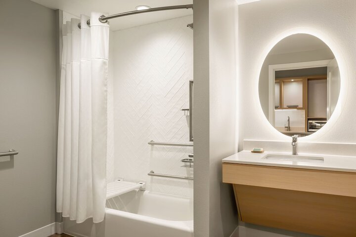 Room 18 of 25