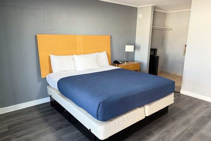 Room 7 of 15