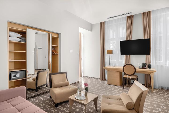 Room 33 of 54