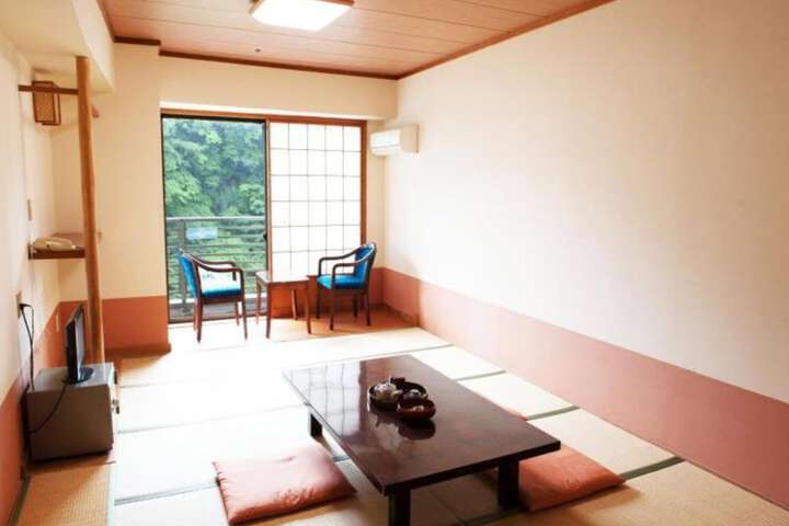 Room 9 of 40