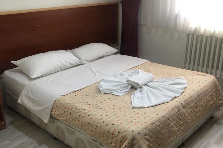 Room 2 of 10