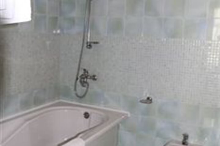 Room 4 of 25