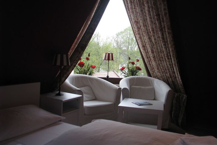 Room 6 of 32