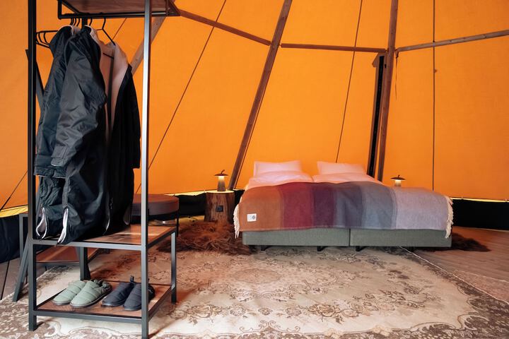 Room 6 of 16