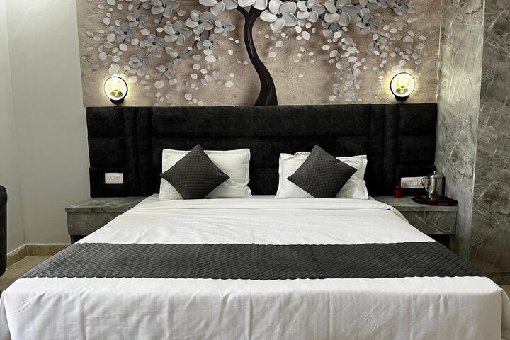 Room 2 of 24