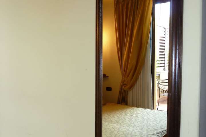 Room 8 of 38