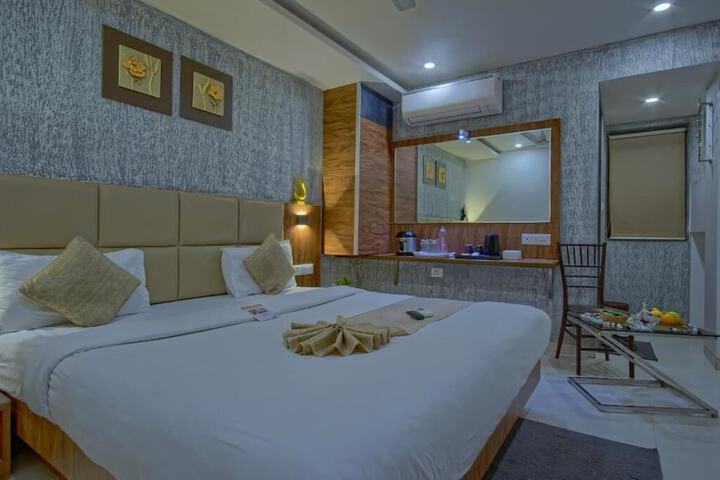 Room 2 of 12