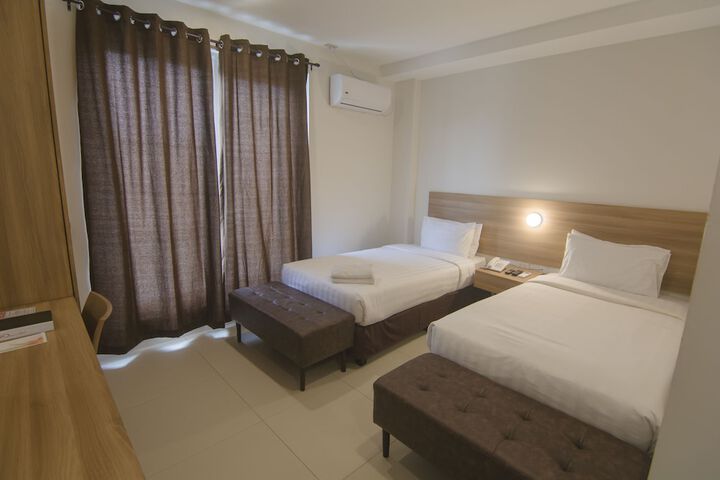 Room 10 of 11