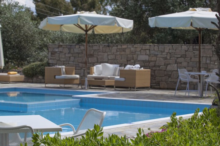 Hotel with Pool