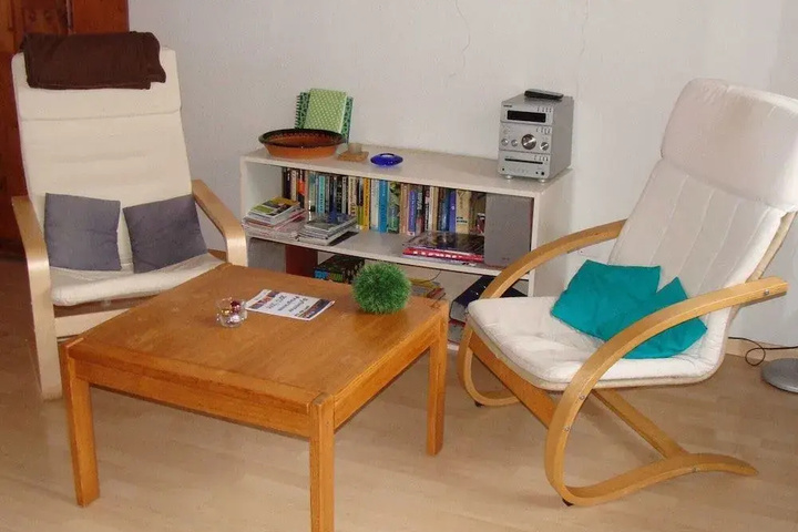 Room 4 of 8