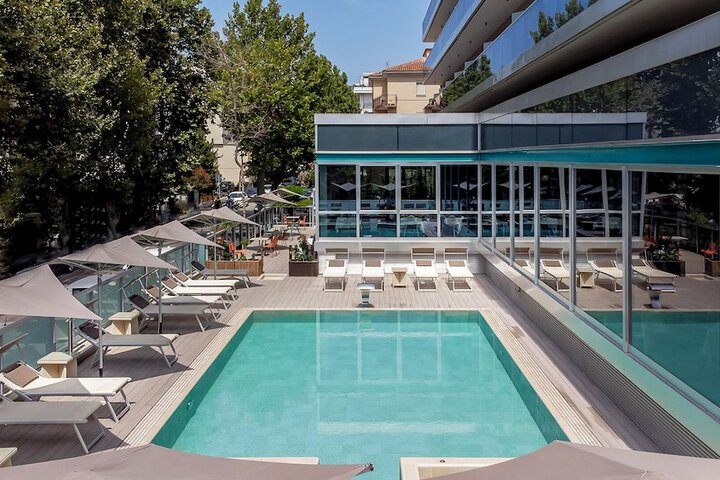 Hotel Pool