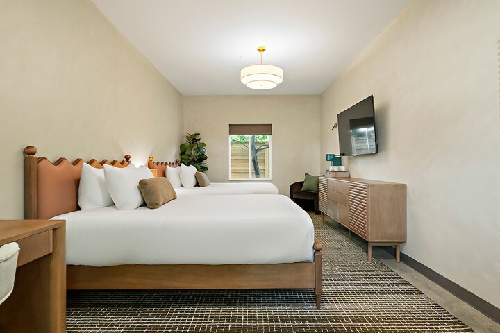 Room 25 of 73