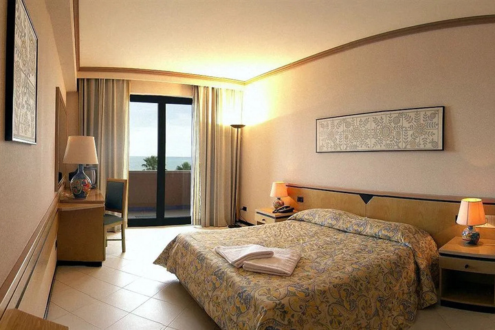 Room 5 of 25