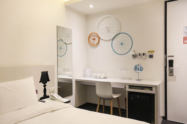 Room 6 of 51