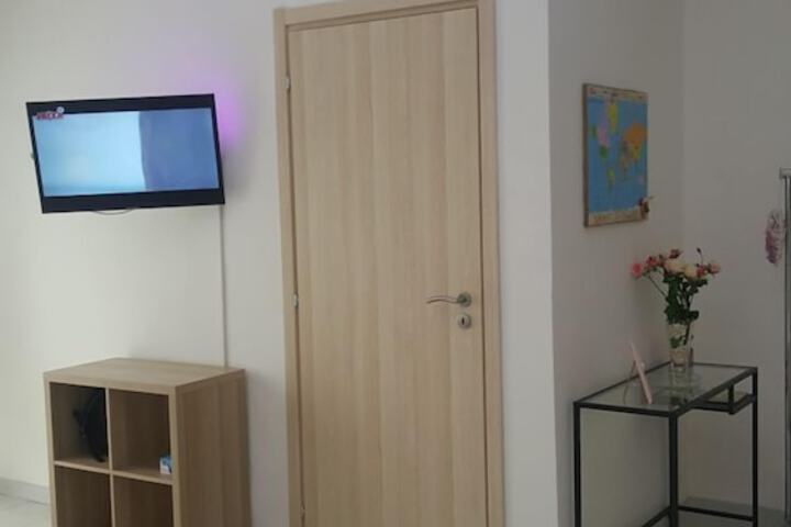 Room 8 of 18