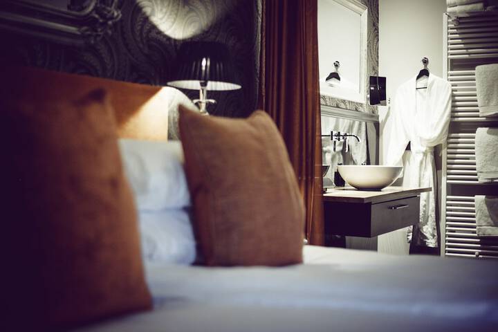 Room 45 of 68