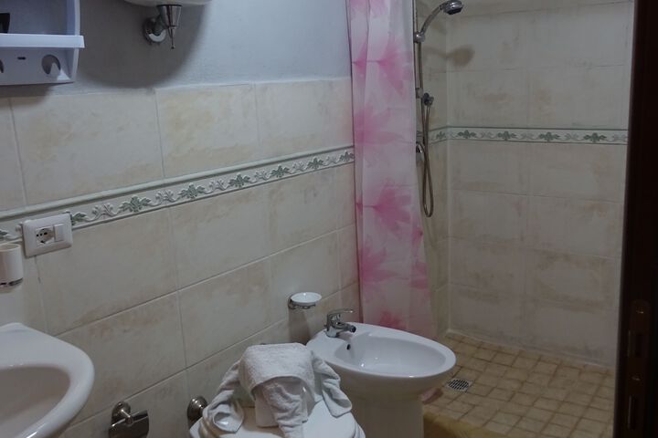 Room 3 of 21