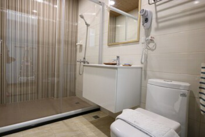 Room 4 of 22