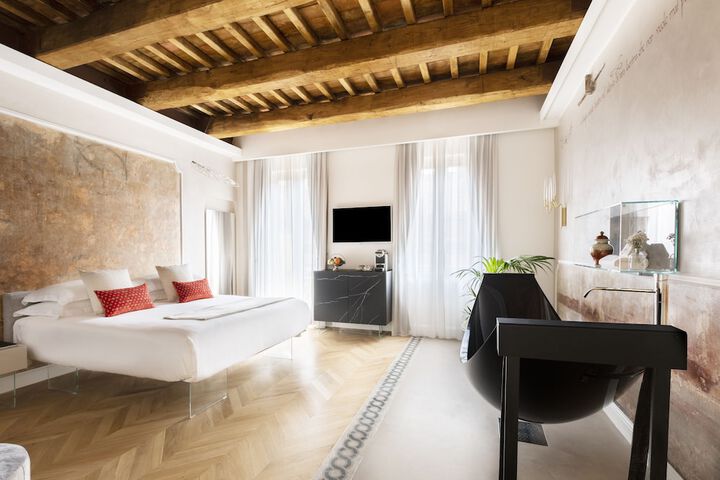 Room 45 of 90