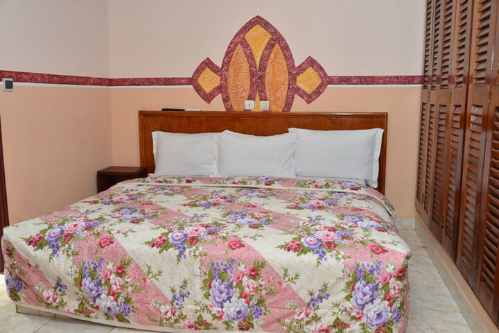 Room 6 of 22